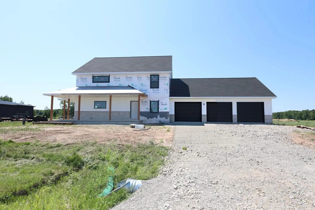 14217 Velp Avenue, SUAMICO