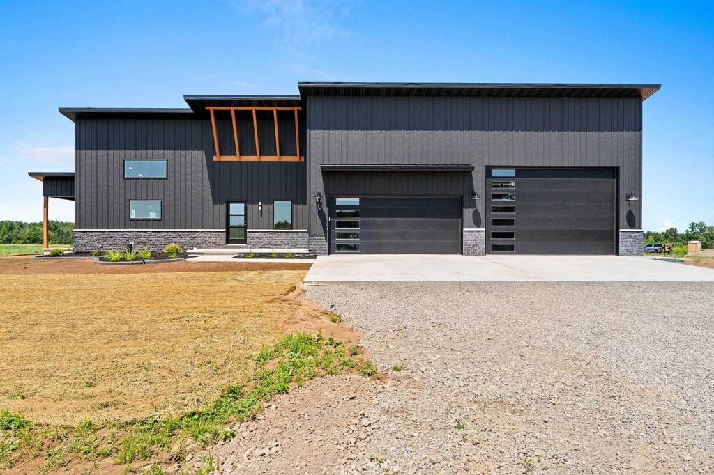 1810 Lost Trail, SUAMICO