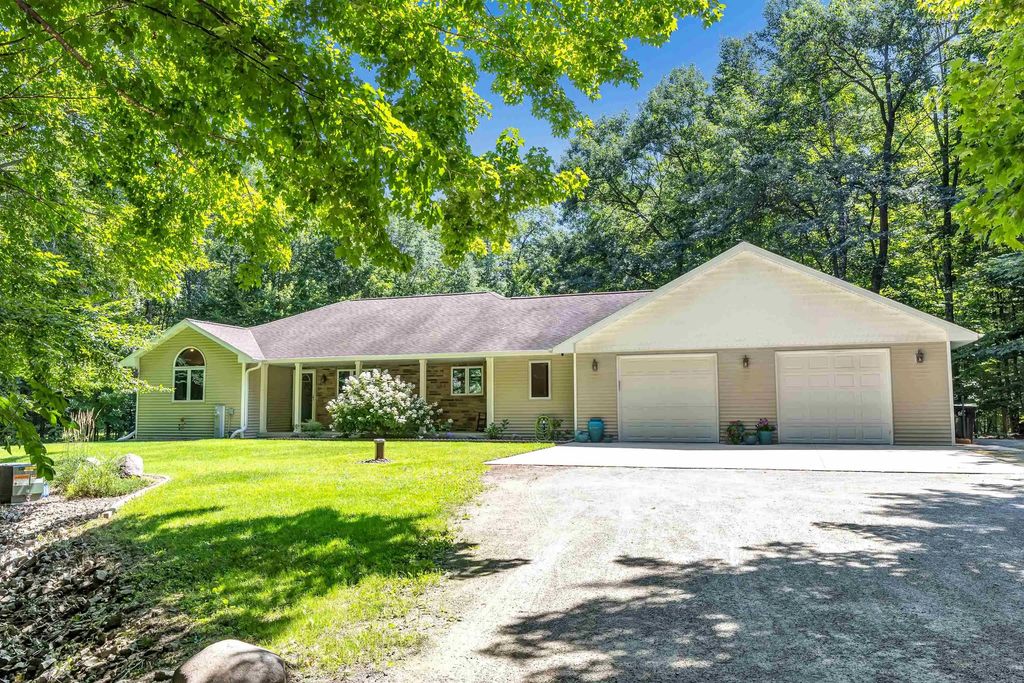 7944 Oak Ridge Court, OCONTO FALLS