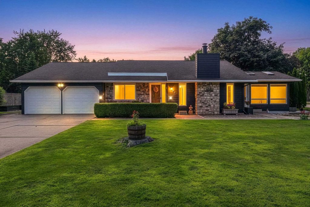 915 Woodside Drive, SEYMOUR