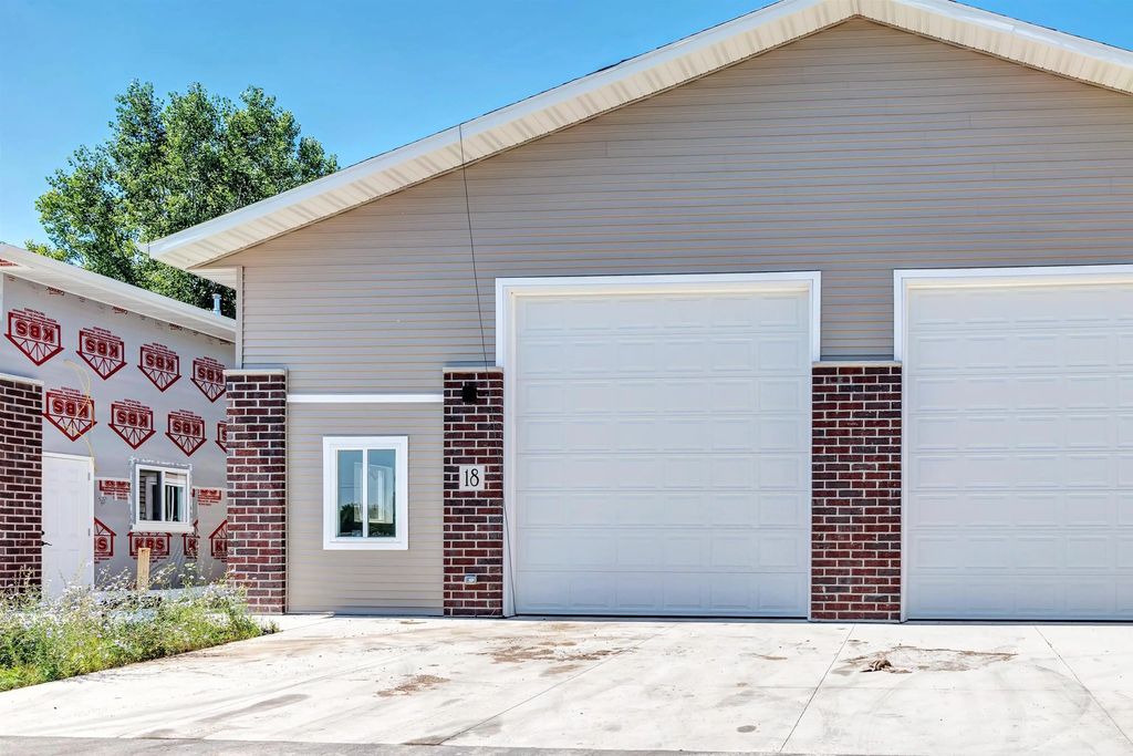 701 Millennium Court 18, DE PERE