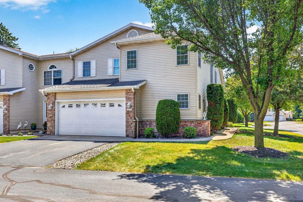 1027 E Green Tree Court, APPLETON