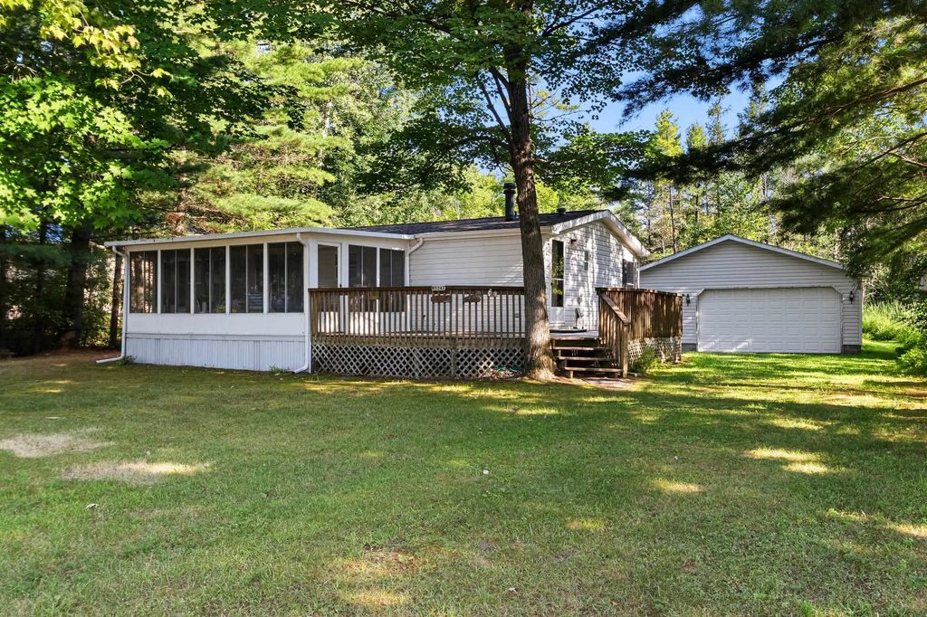 W5242 White Birch Road, SHAWANO