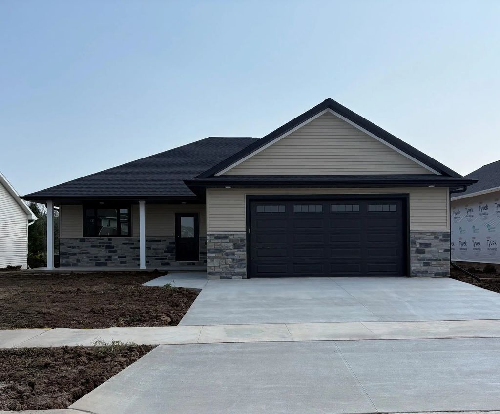 2211 Golden Gate Drive, APPLETON