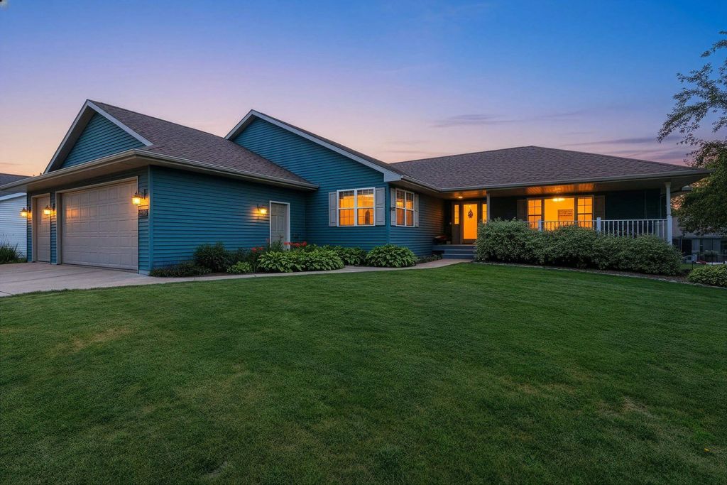 1041 Symphony Boulevard, NEENAH