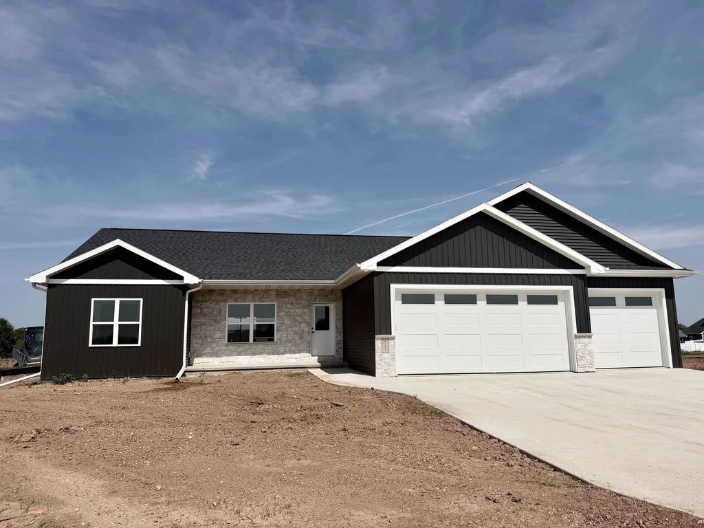 W5668 Tonys Way, APPLETON