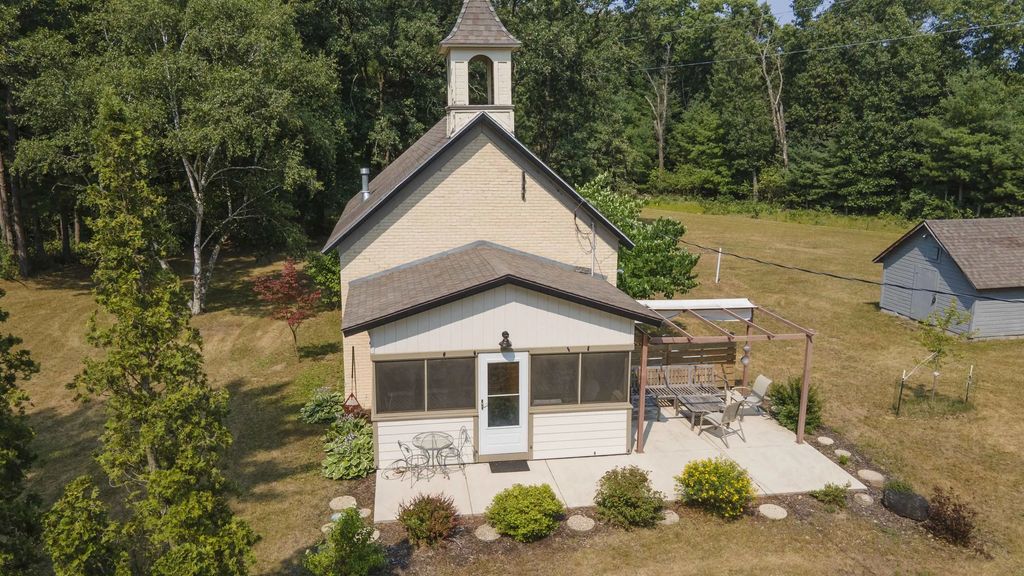 W8224 Cottonville Lane, WAUTOMA