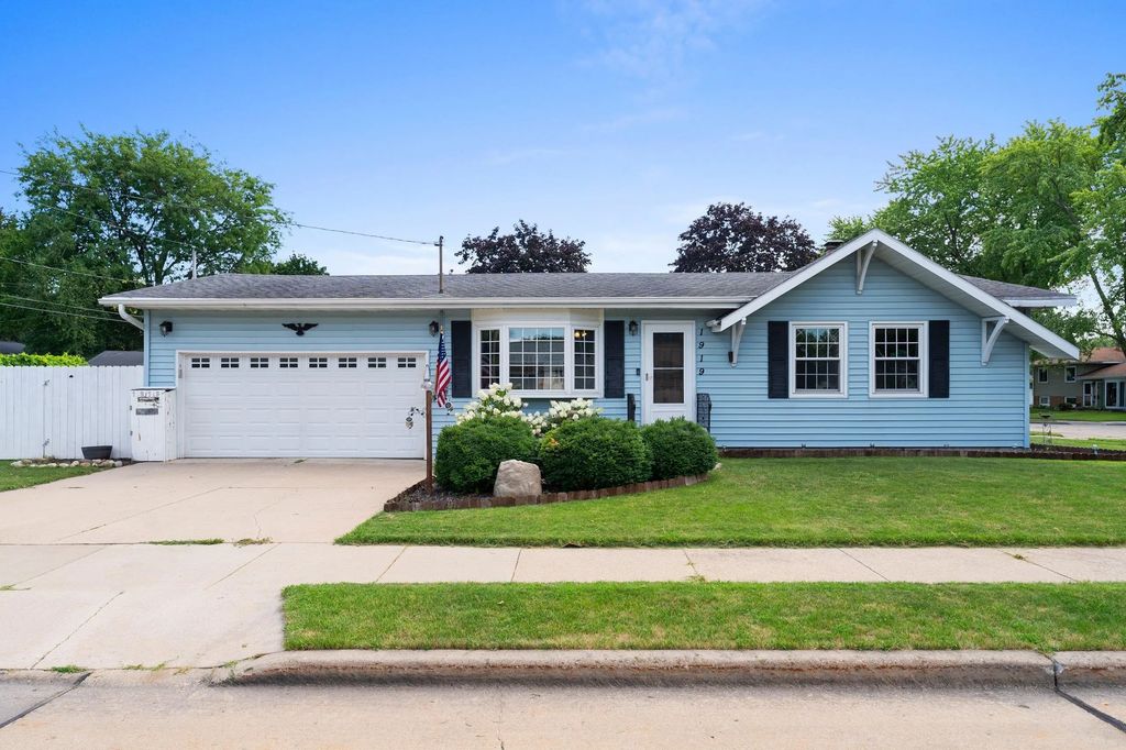 1919 Winchester Avenue, OSHKOSH