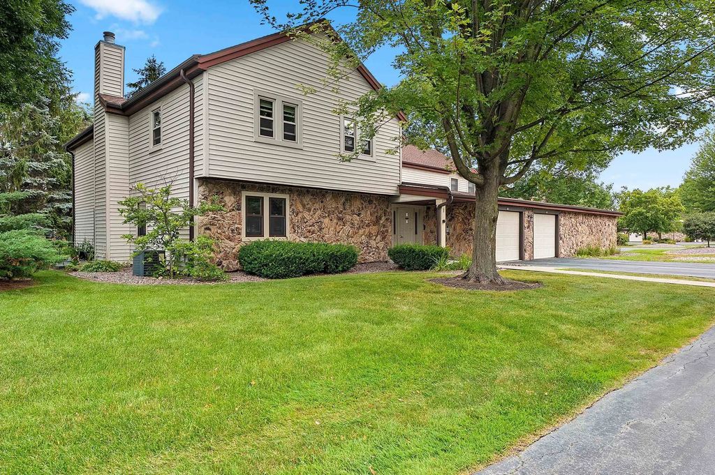 1820 Ridgeway Drive 12b, DE PERE