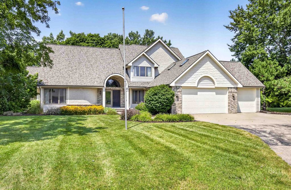 2928 E Ridge Place, NEENAH