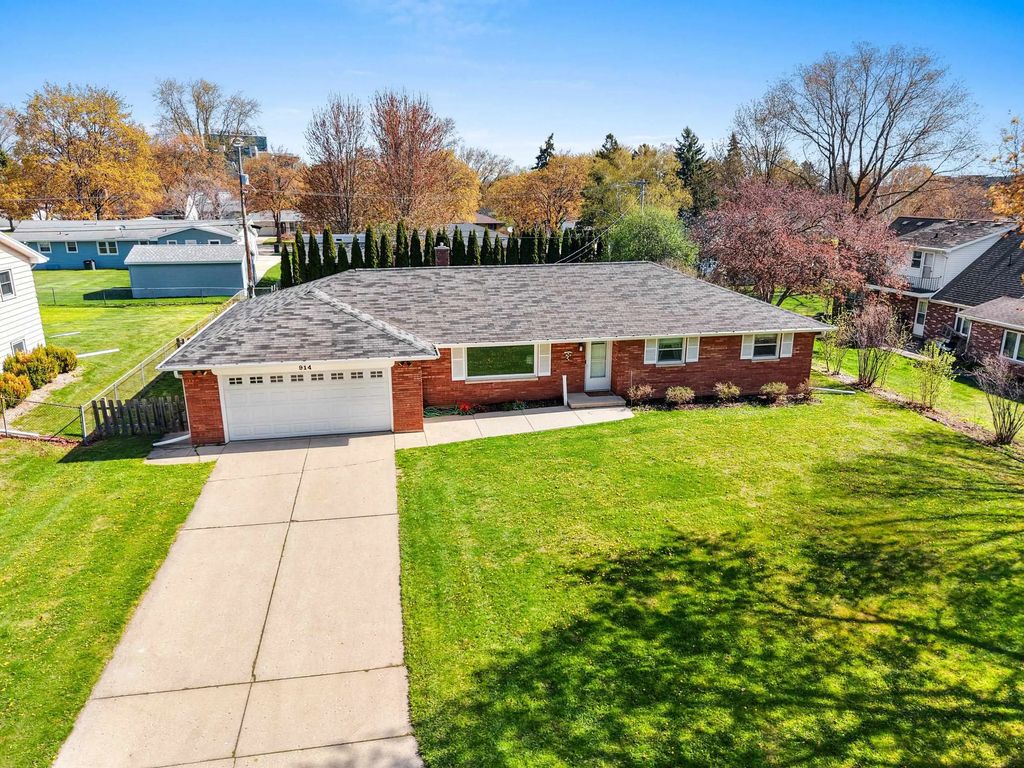 914 Rasmussen Place, GREEN BAY