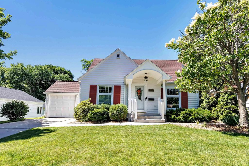 244 E Mission Road, GREEN BAY