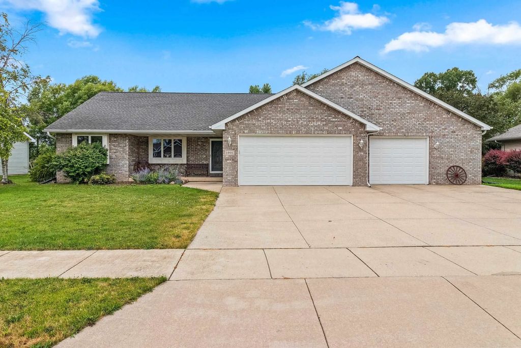 1901 Sherry Lane, KAUKAUNA