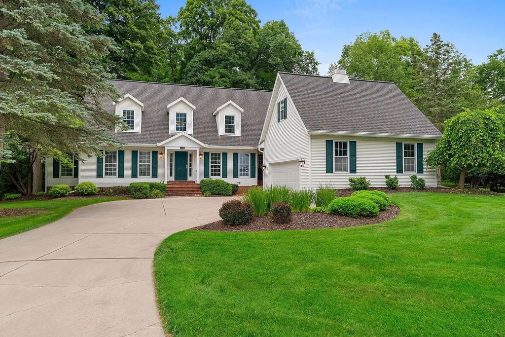 152 Garden Gate Court, GREEN BAY