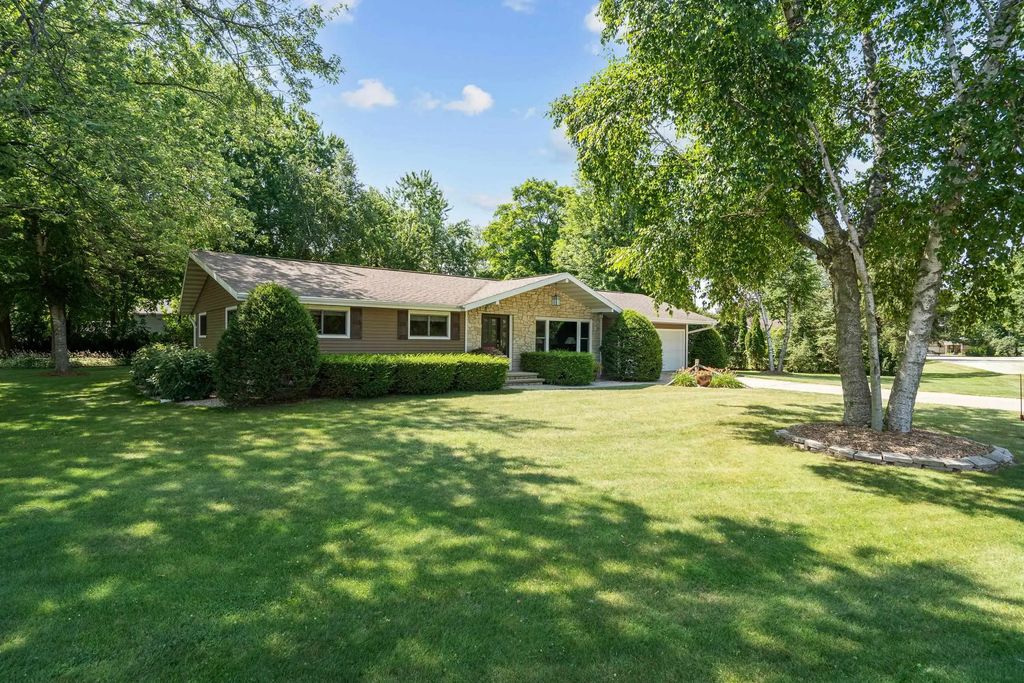 W6462 Lakeview Court, MENASHA