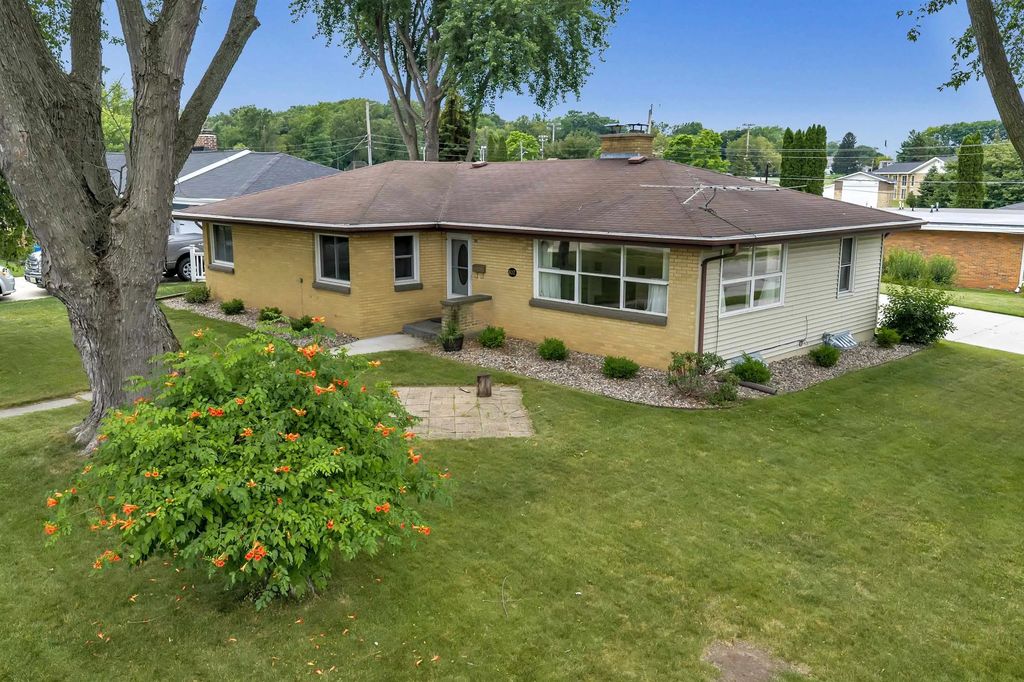 802 Ernst Drive, GREEN BAY