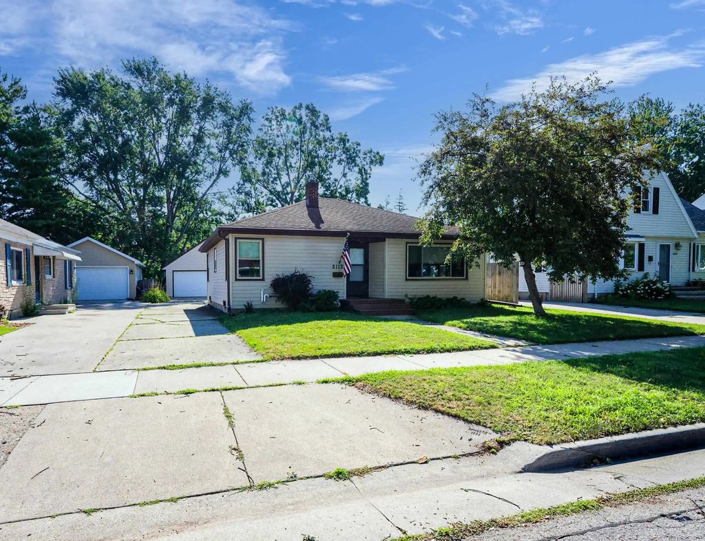 2112 N Superior Street, APPLETON