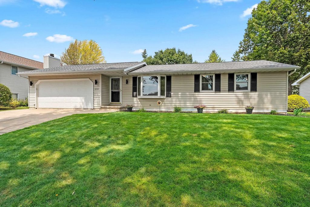 2559 Wildflower Row, GREEN BAY