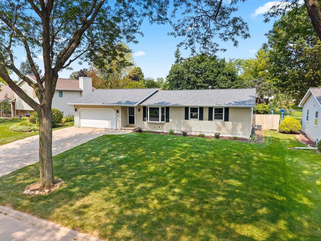 2559 Wildflower Row, GREEN BAY