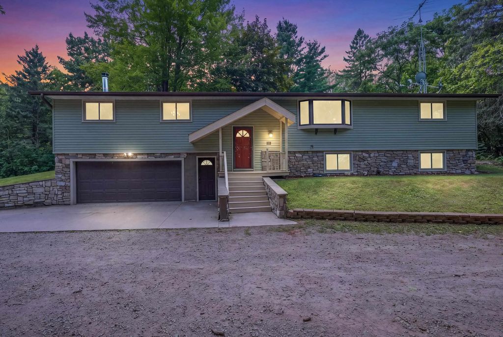 E1317 Larson Road, WAUPACA