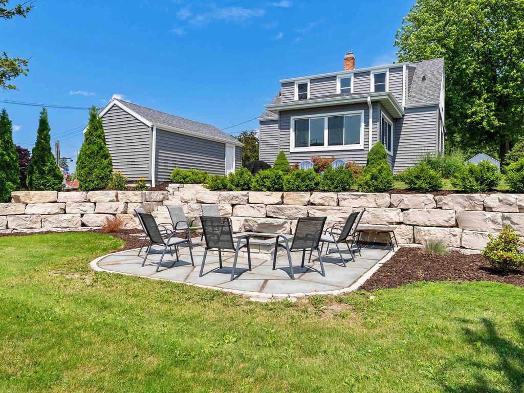 84 E North Water Street, ALGOMA