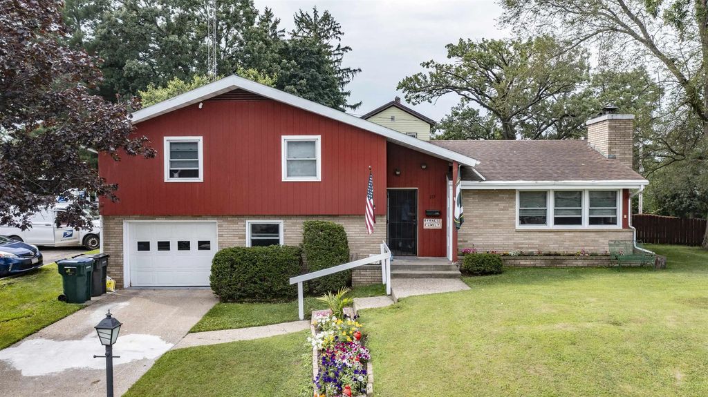 119 W Badger Street, WAUPACA