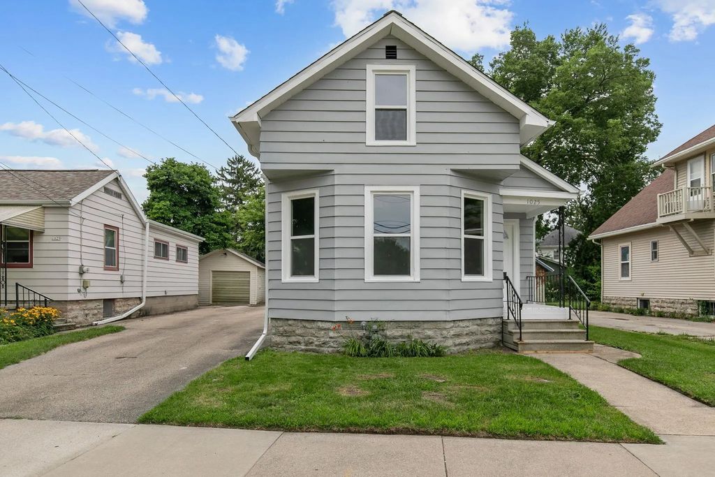 1025 School Avenue, OSHKOSH