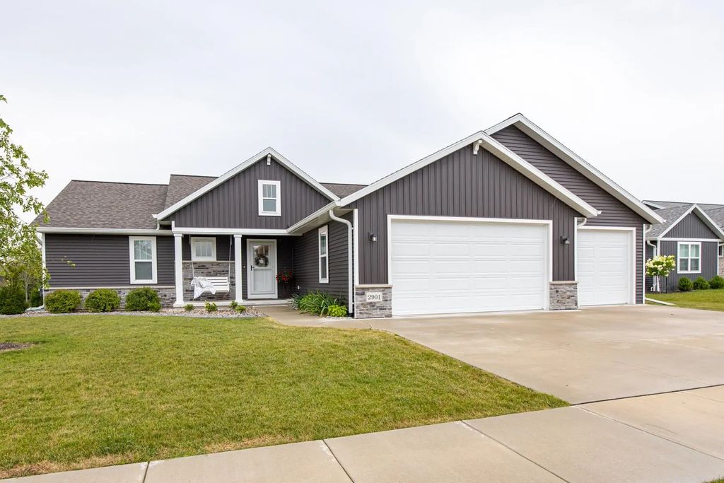 2901 E Turquoise Lane, APPLETON