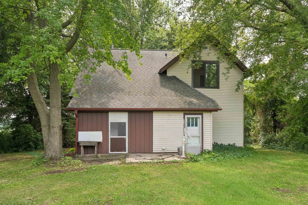W5102 Carney Road, HILBERT