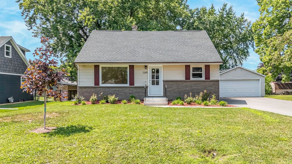 1240 Home Avenue, MENASHA