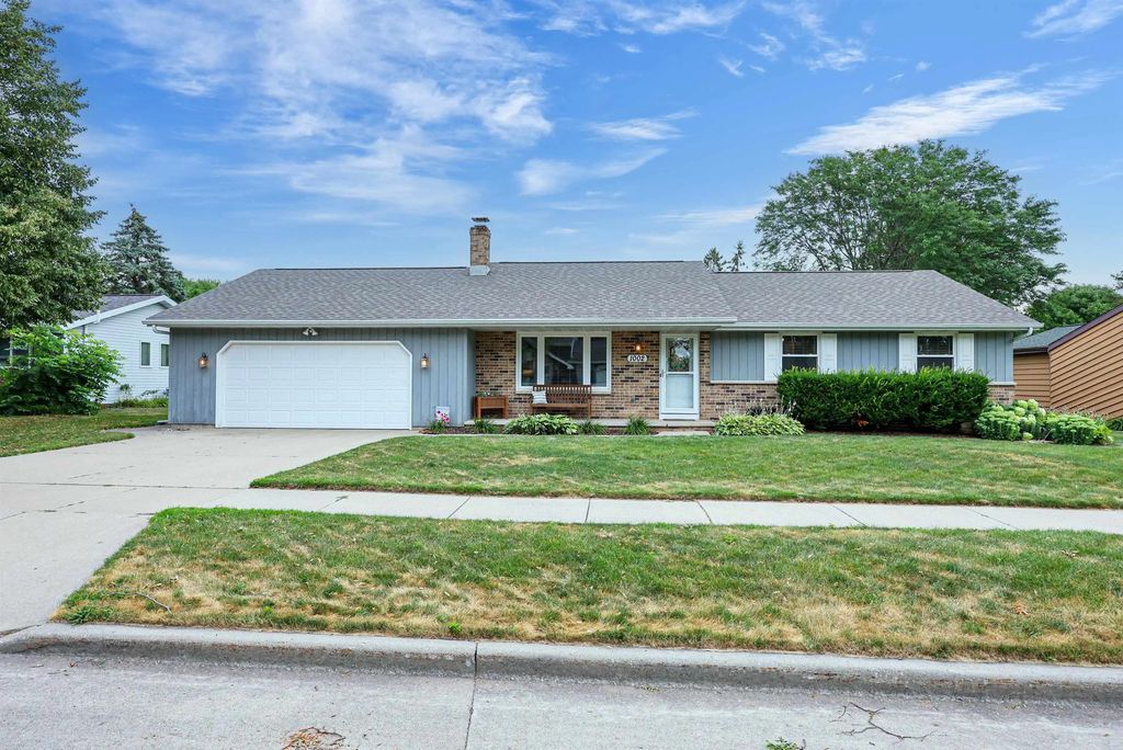 1002 S Covenant Lane, APPLETON