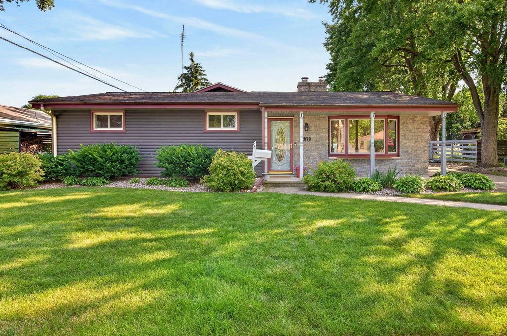 731 E Harding Drive, APPLETON