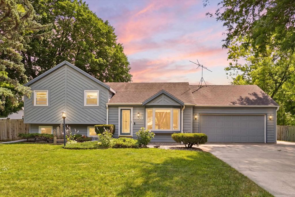1303 Green Valley Drive, NEENAH