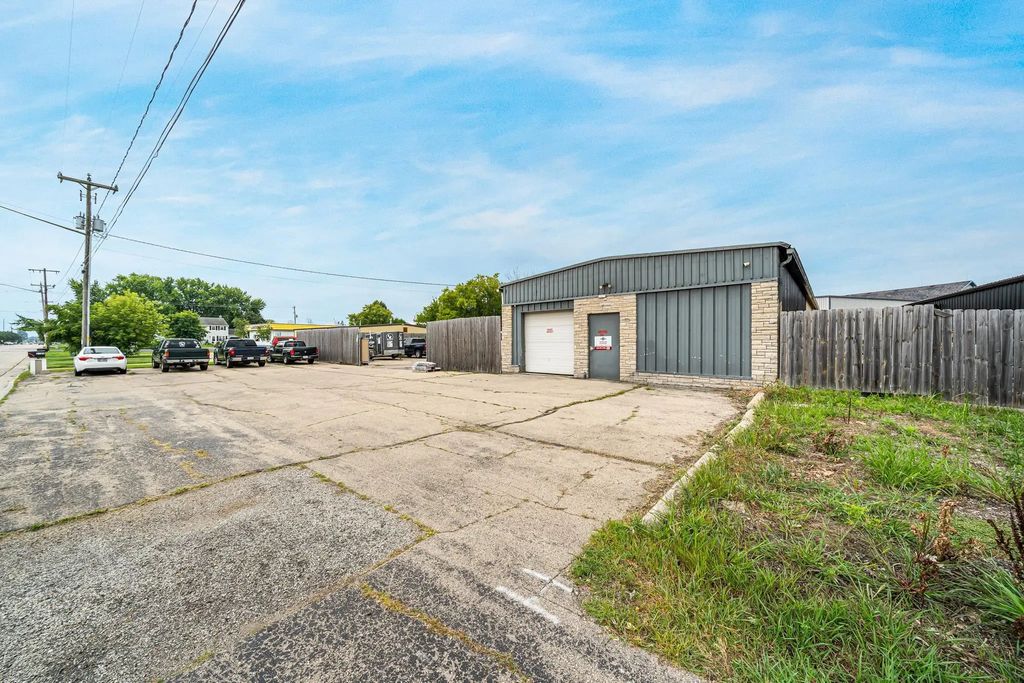 2825 Bowen Street, OSHKOSH