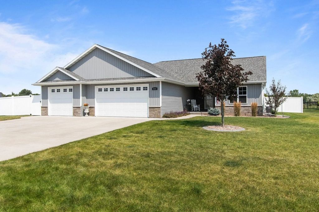 2818 W Hidden Pine Drive, APPLETON