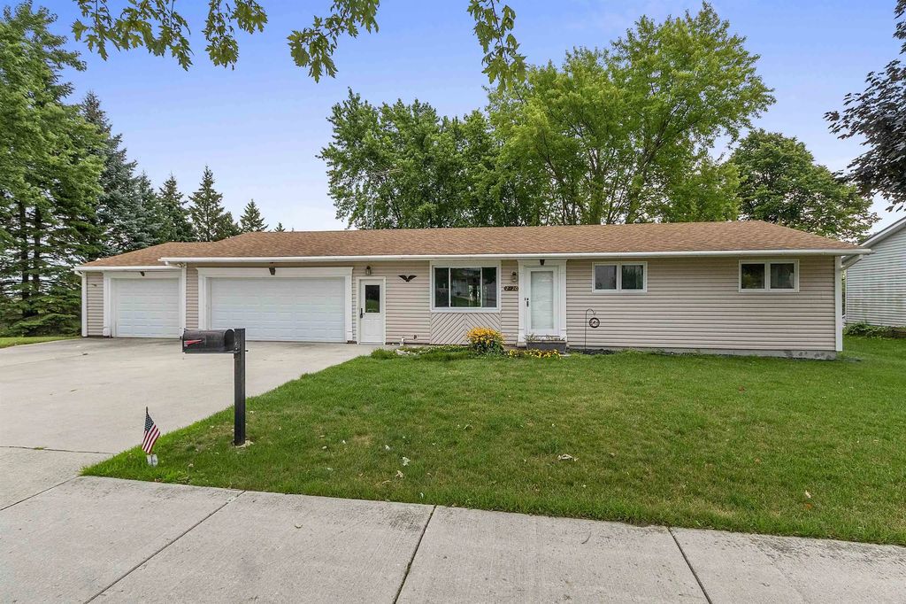 2420 Monroe Street, NEW HOLSTEIN