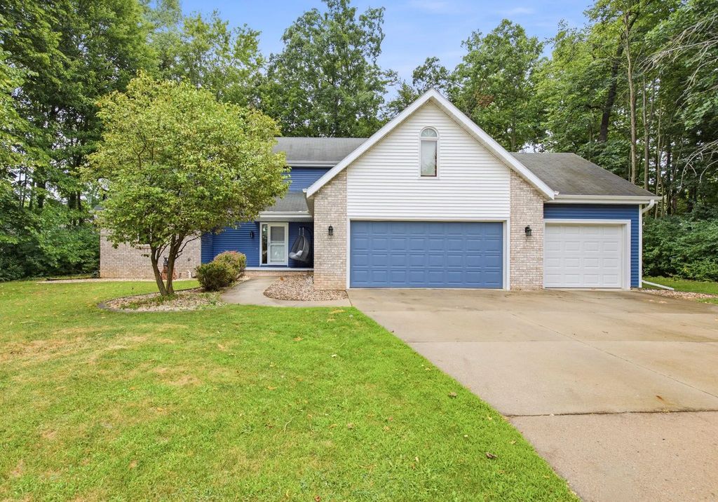 2420 Brantwood Drive, NEENAH