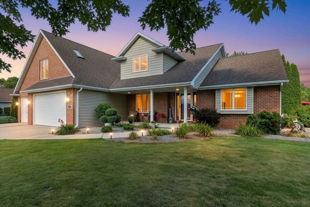 3110 Seafarer Way, SUAMICO