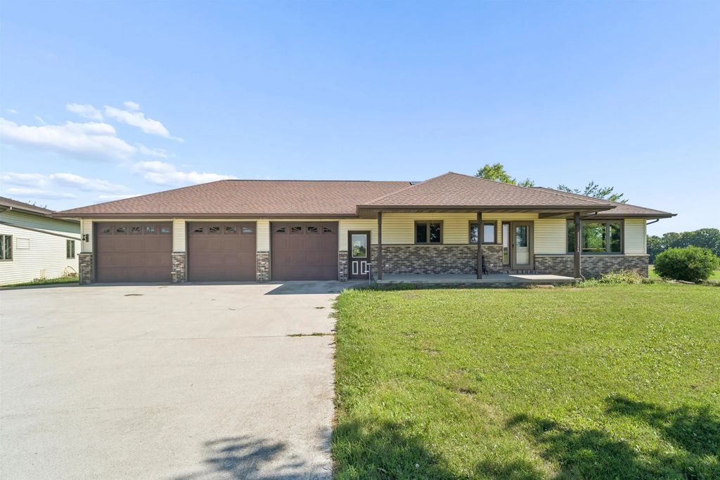 N3200 Minahan Road, CHILTON