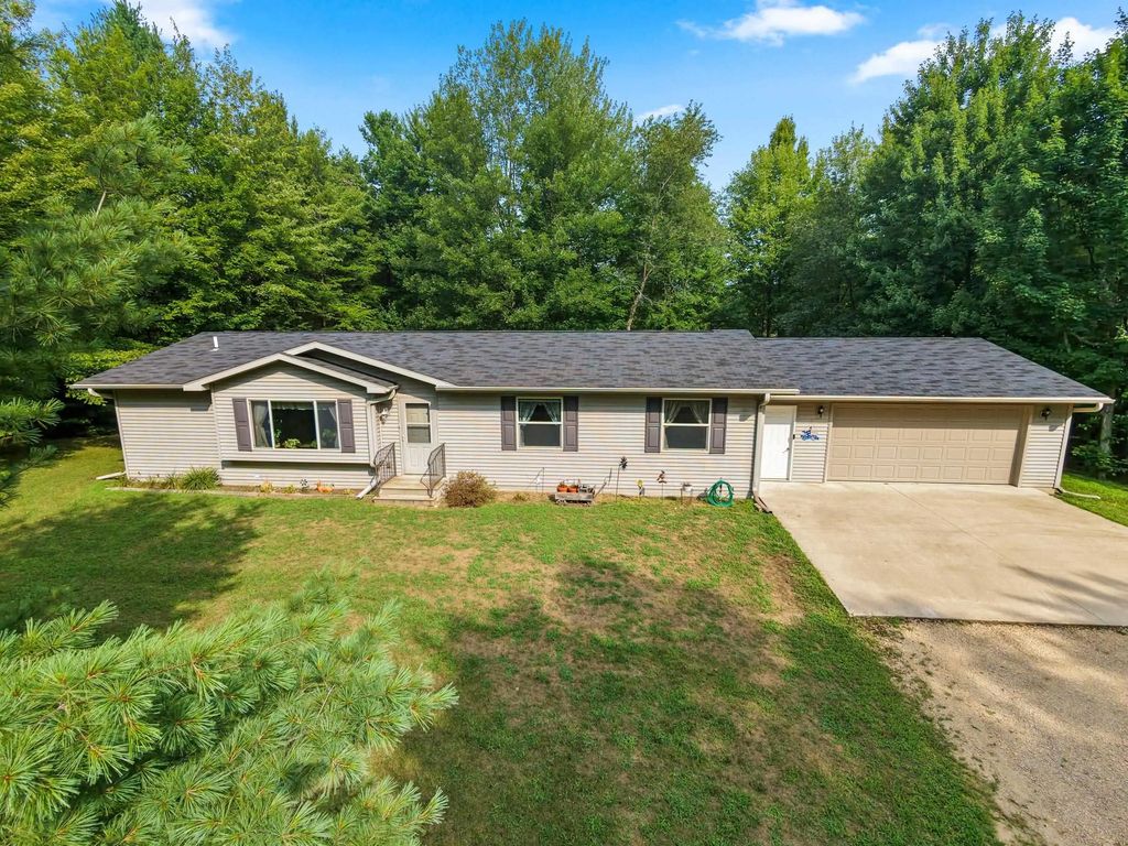 W5065 S Rainbow Circle, SHAWANO