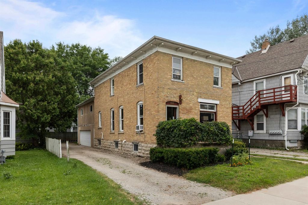 303 E Parkway Avenue, OSHKOSH