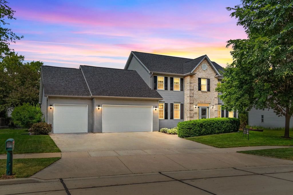 224 E Carrington Lane, APPLETON