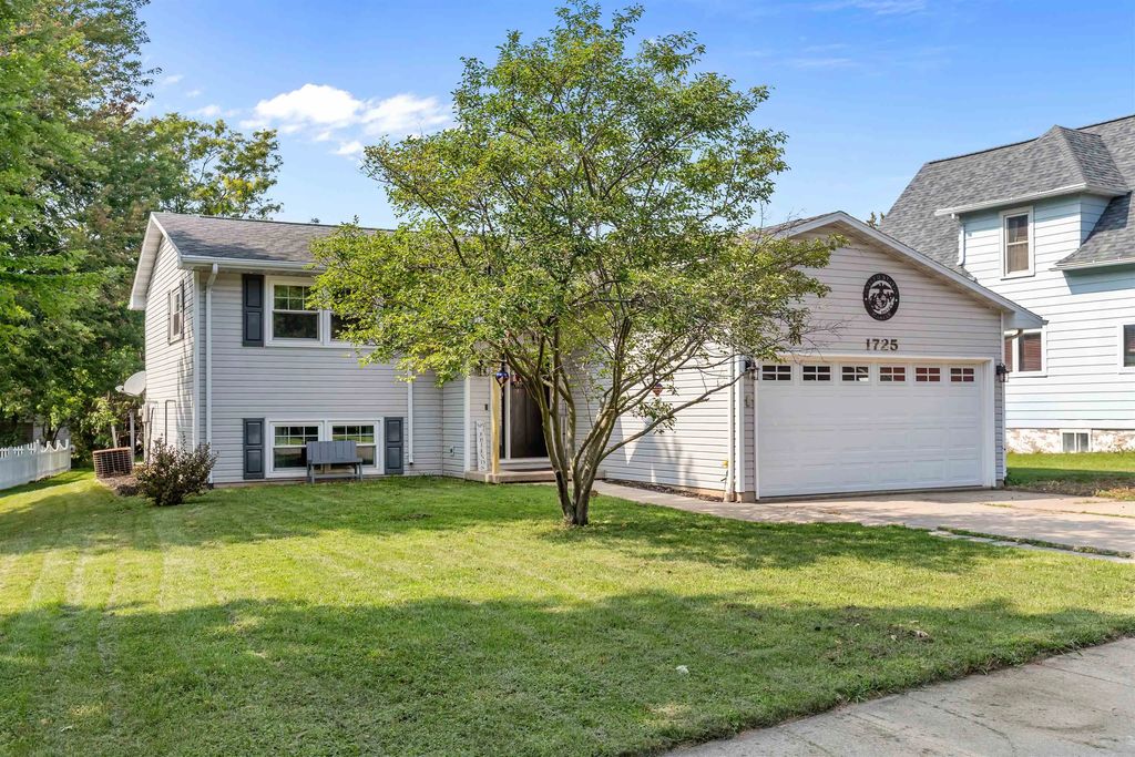 1725 Lawe Street, KAUKAUNA