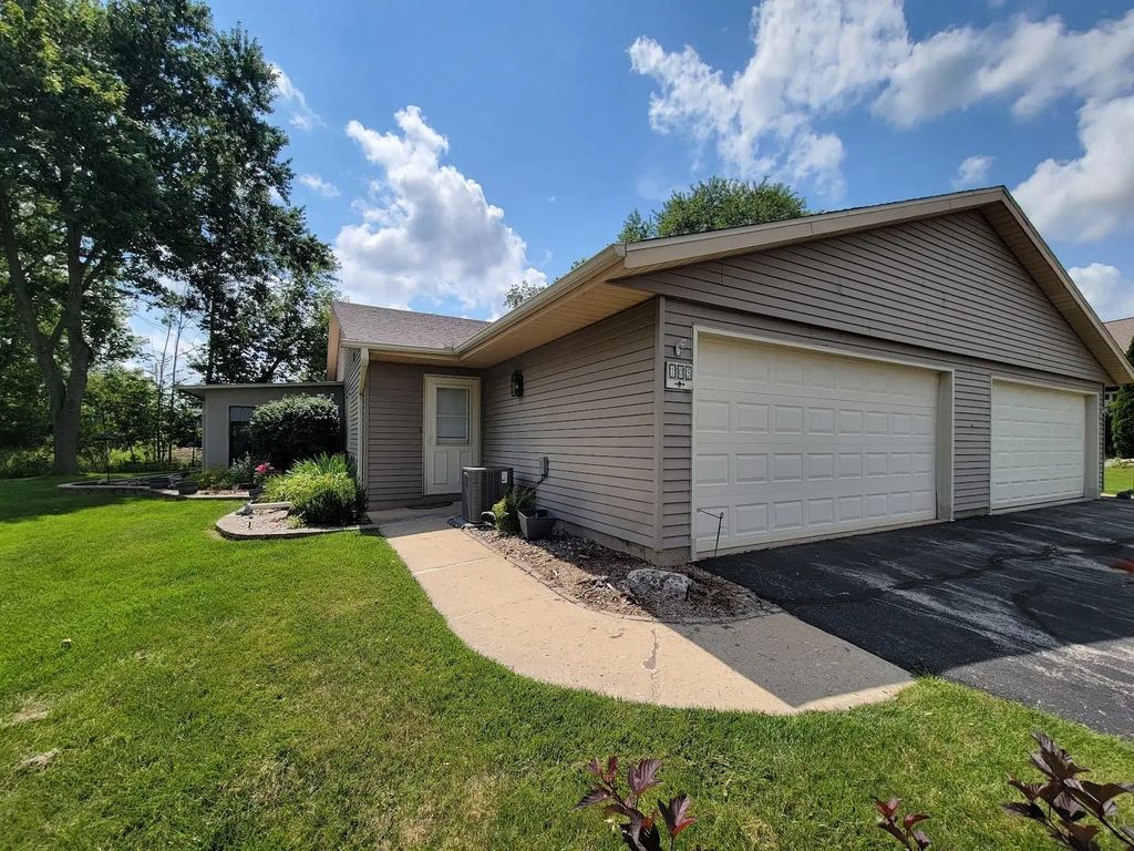 105 Tamarack Circle, HARTFORD