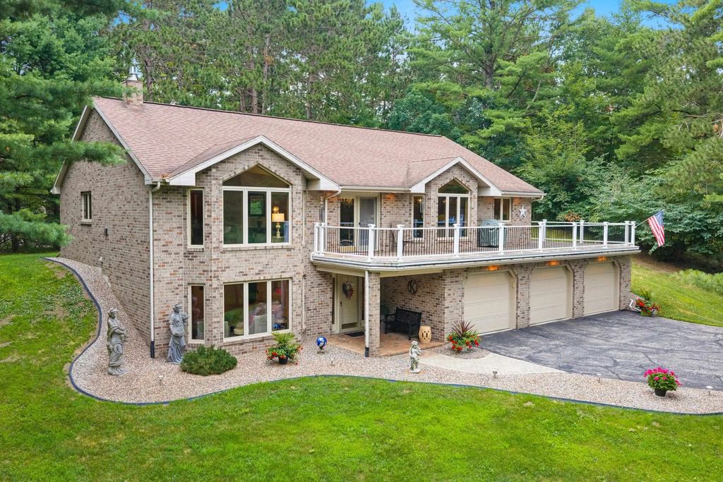 2727 Brook Hills Drive, SUAMICO
