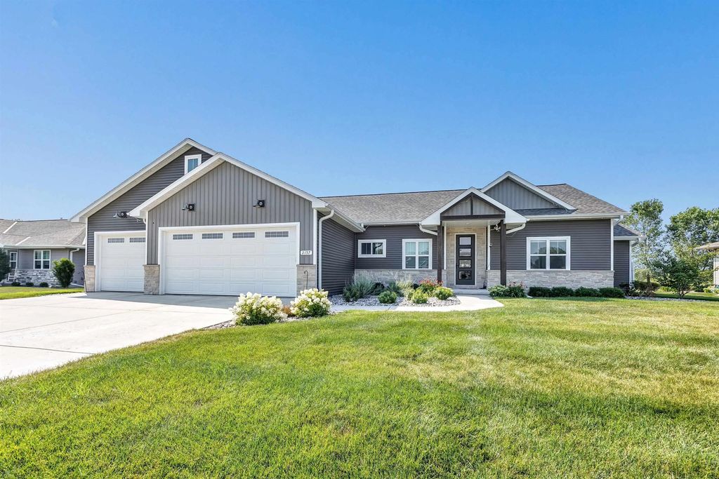 2157 Fox Point Circle, DE PERE