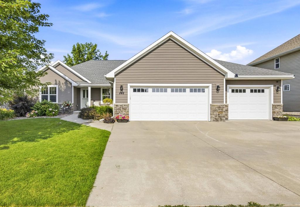 848 Lotus Trail, MENASHA