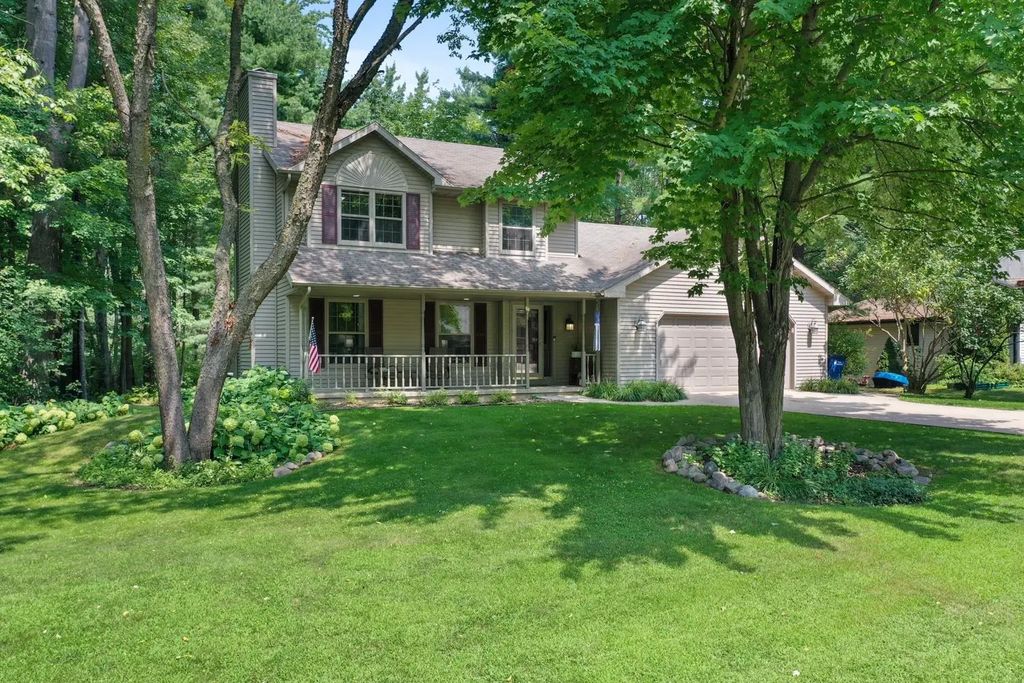 1744 Ives Lane, SUAMICO
