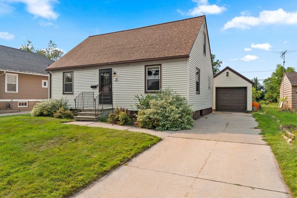 1012 Center Street, KEWAUNEE