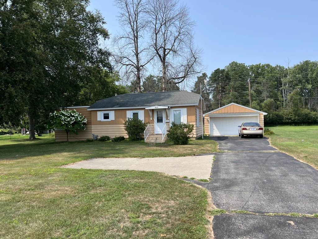 4251 10th Street, MENOMINEE